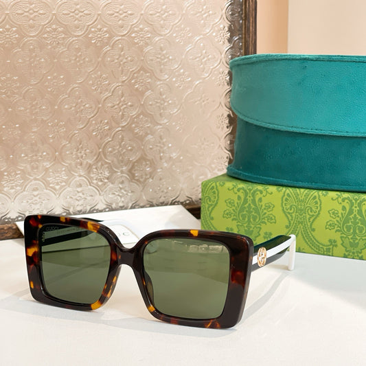 Mehrfarbige Sonnenbrille