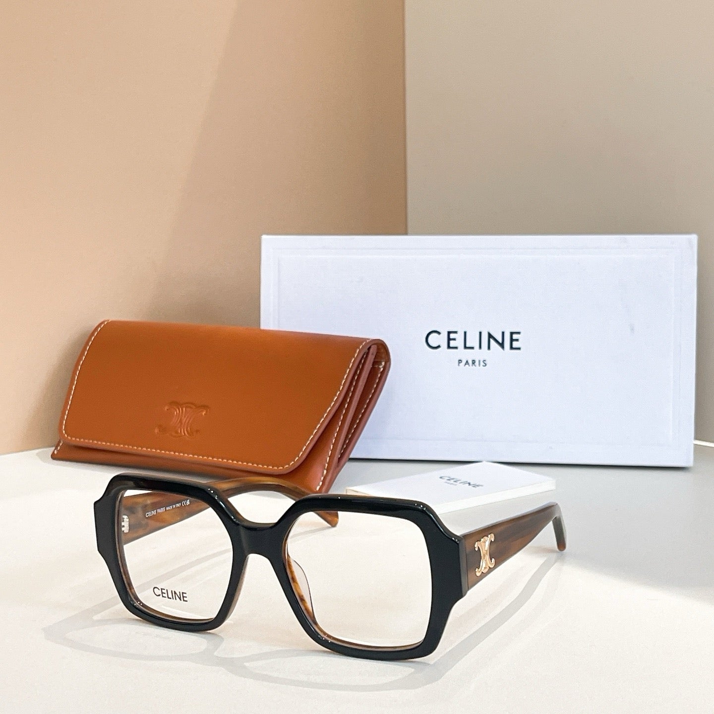 Mehrfarbige Sonnenbrille