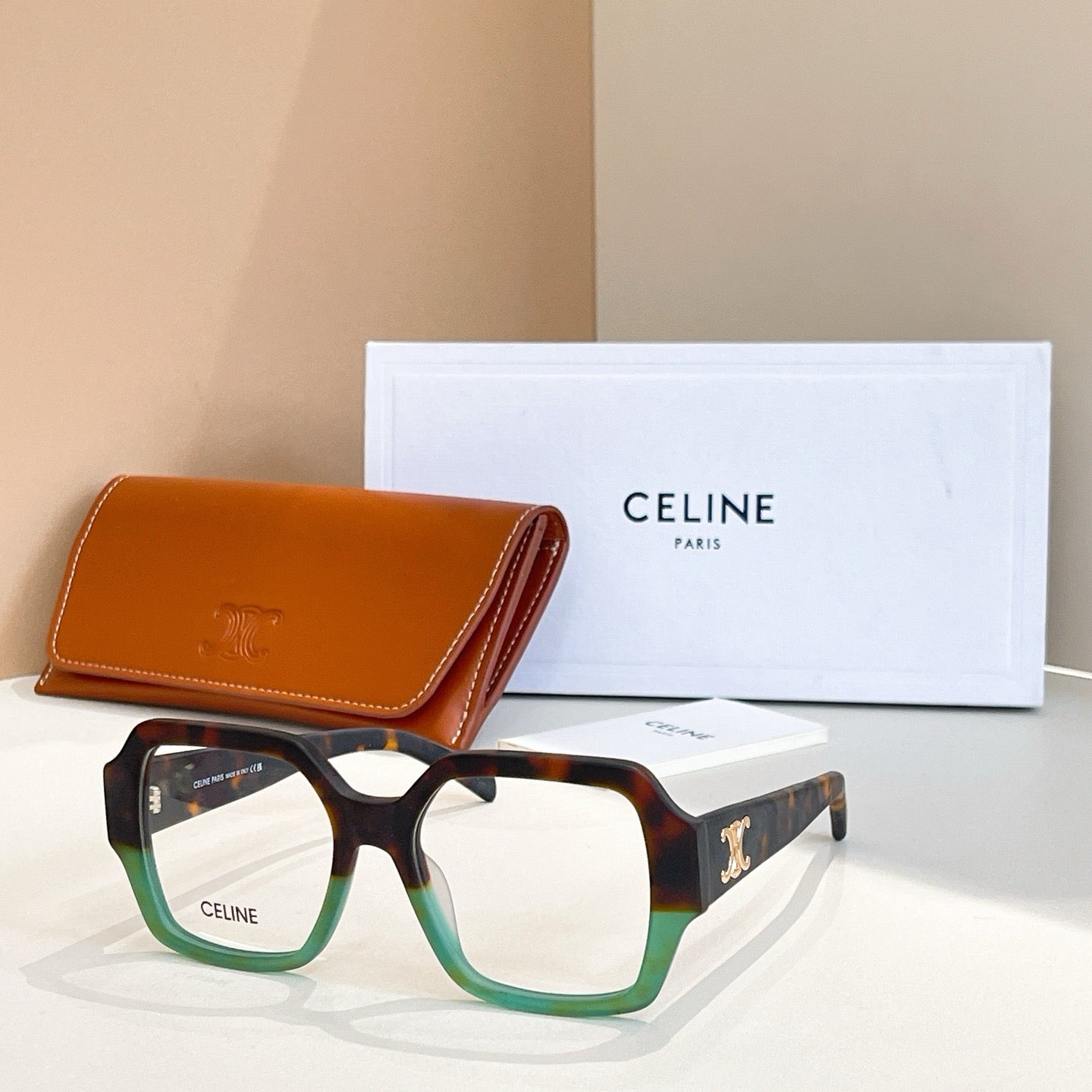 Mehrfarbige Sonnenbrille