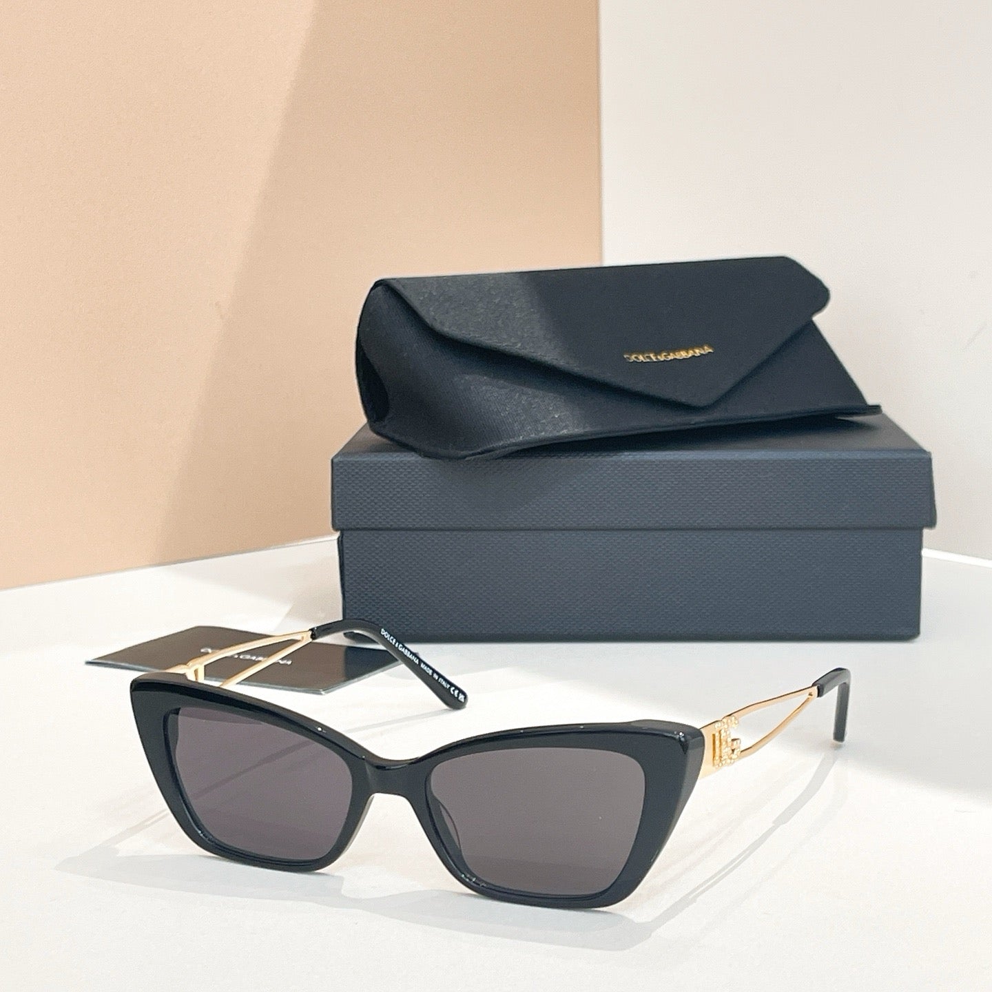 Mehrfarbige Sonnenbrille