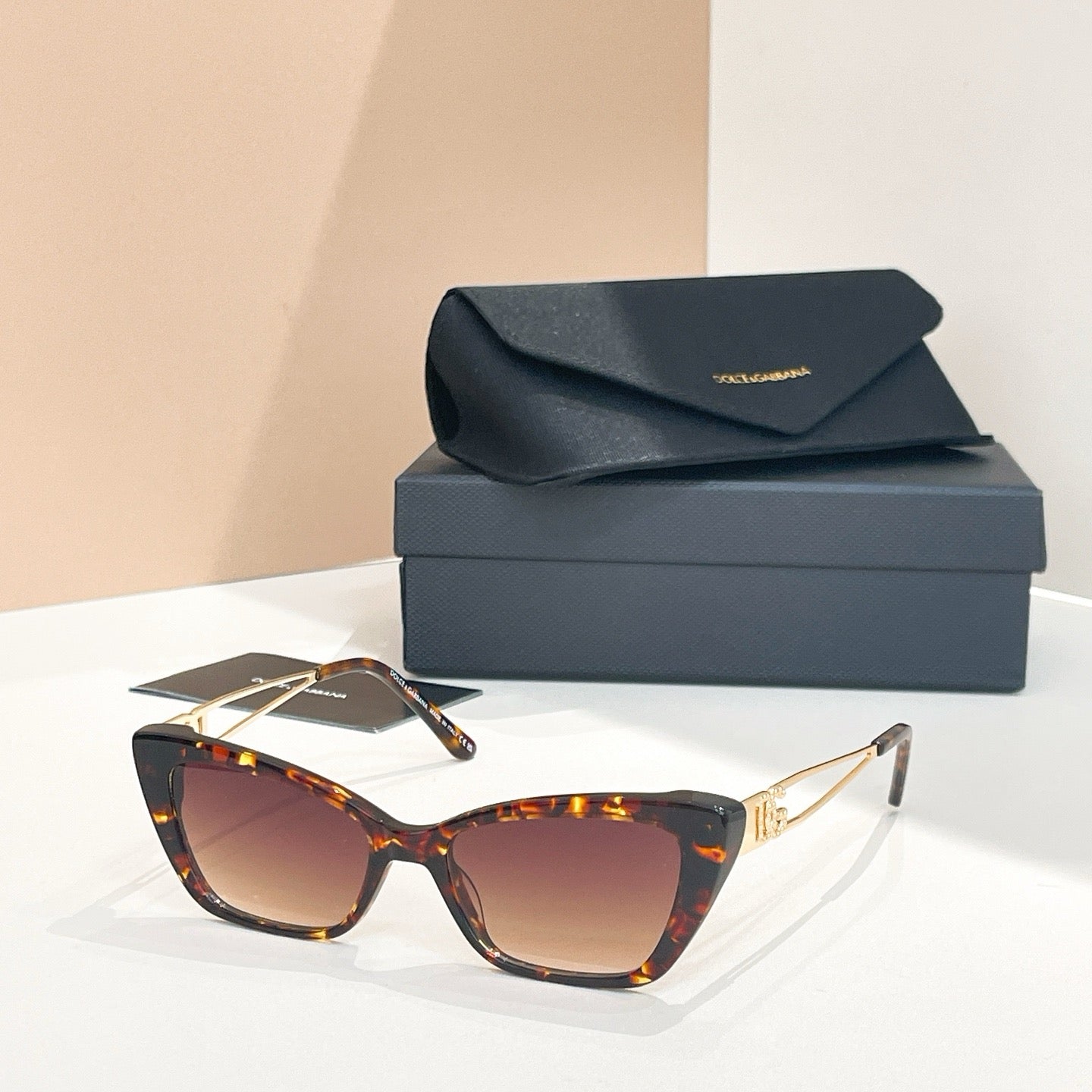 Mehrfarbige Sonnenbrille