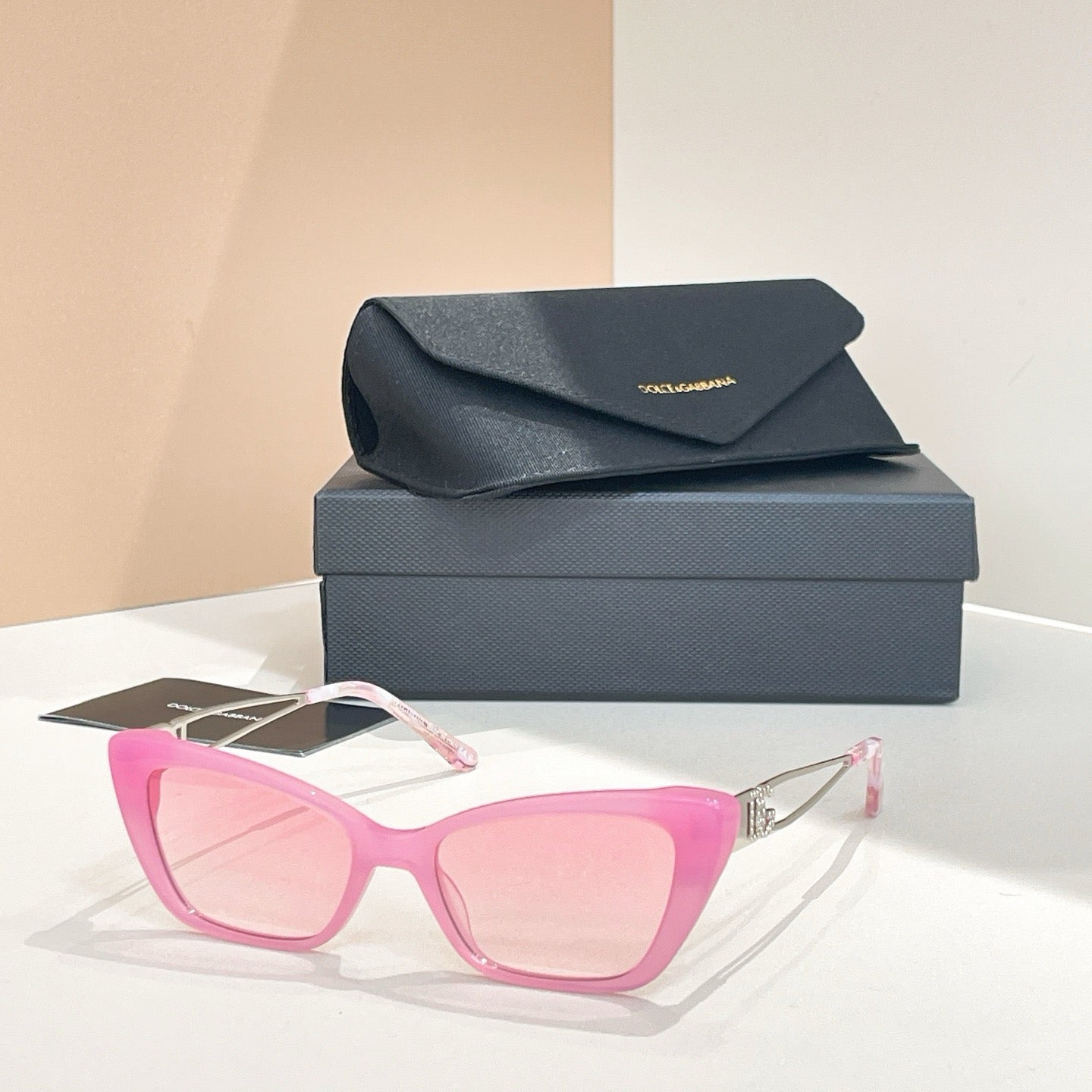 Mehrfarbige Sonnenbrille