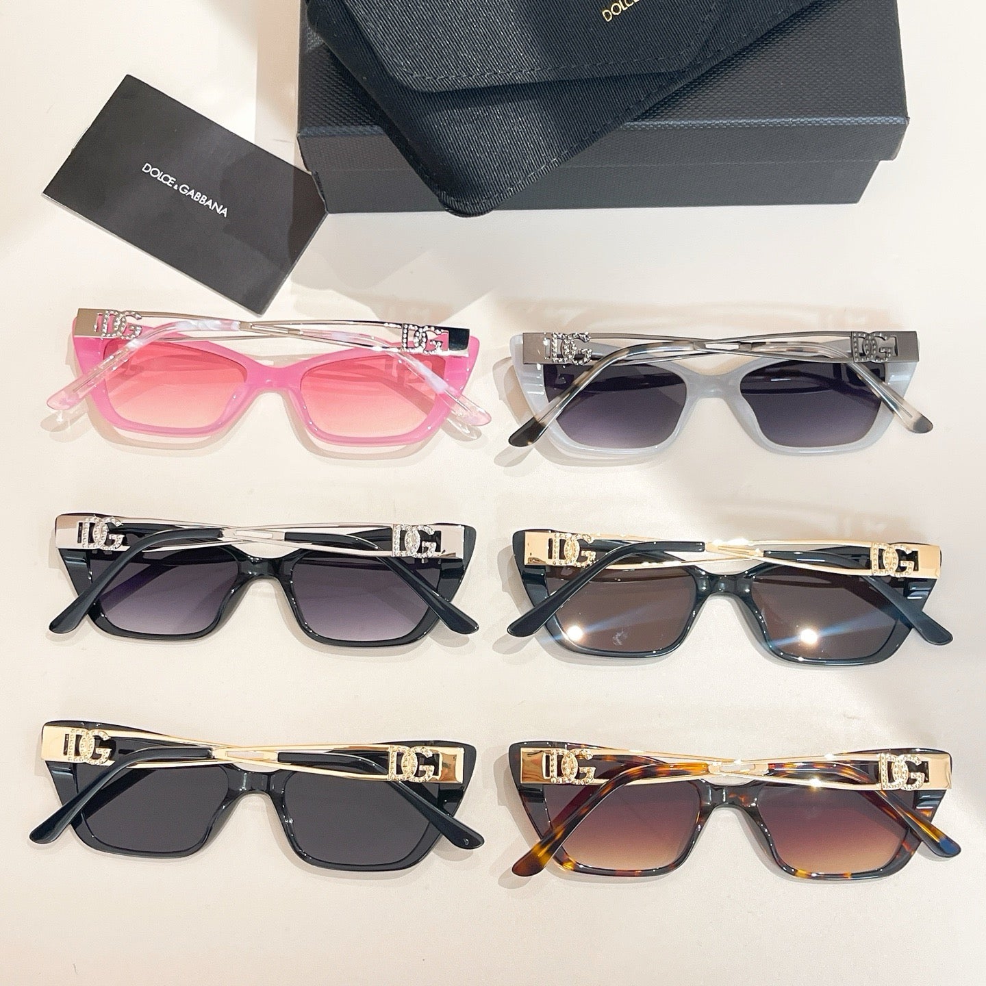 Mehrfarbige Sonnenbrille