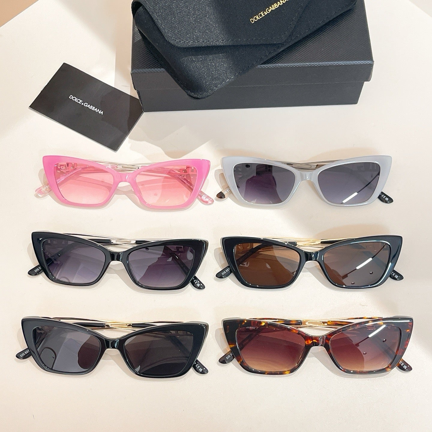 Mehrfarbige Sonnenbrille