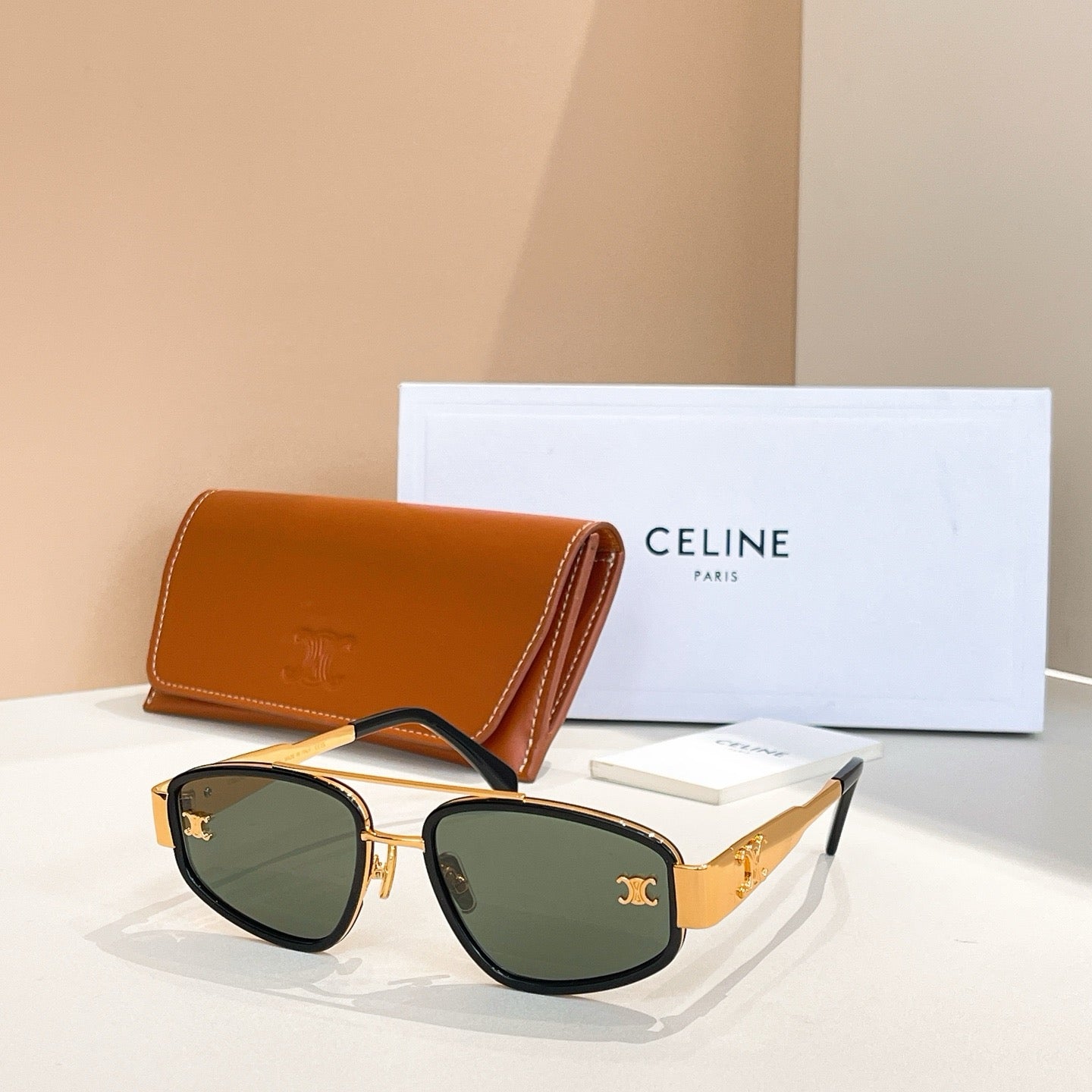 Mehrfarbige Sonnenbrille
