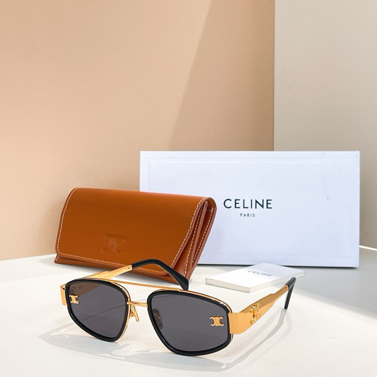 Mehrfarbige Sonnenbrille