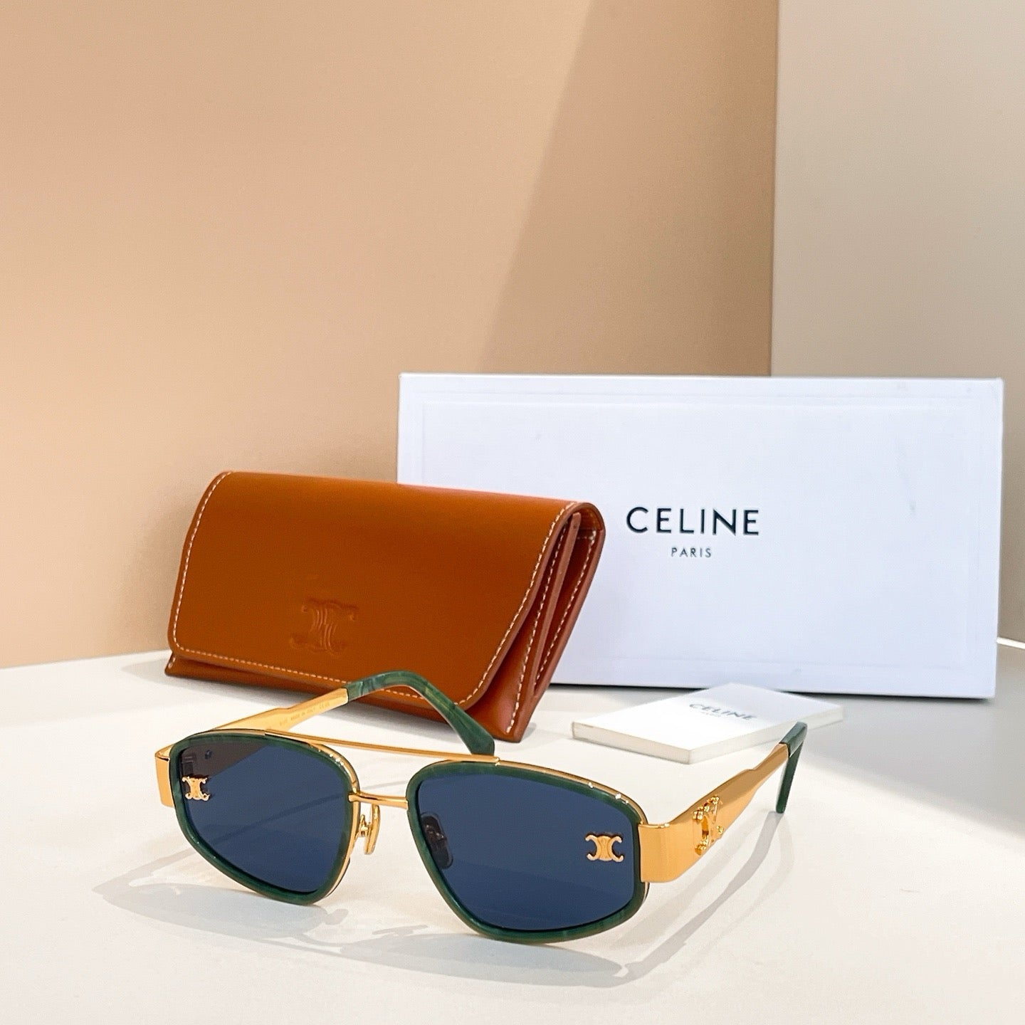 Mehrfarbige Sonnenbrille