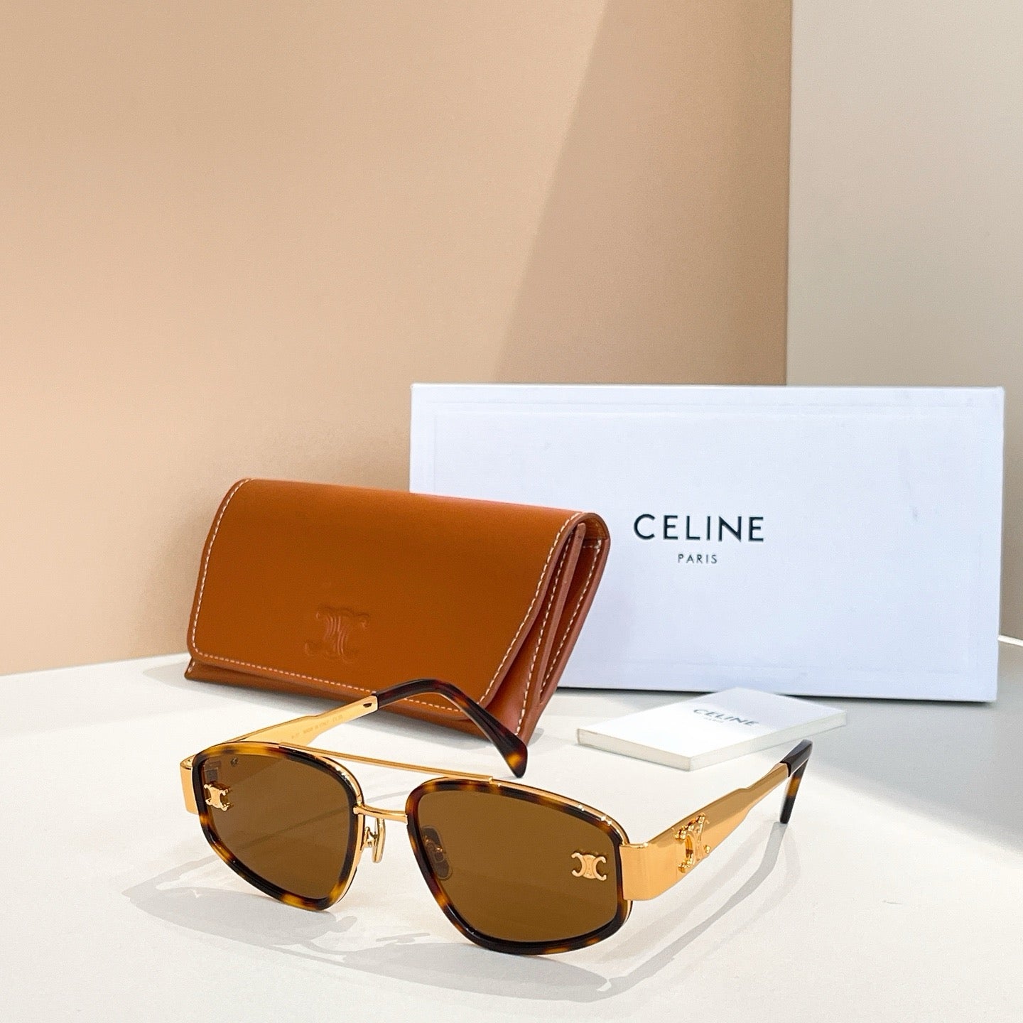 Mehrfarbige Sonnenbrille