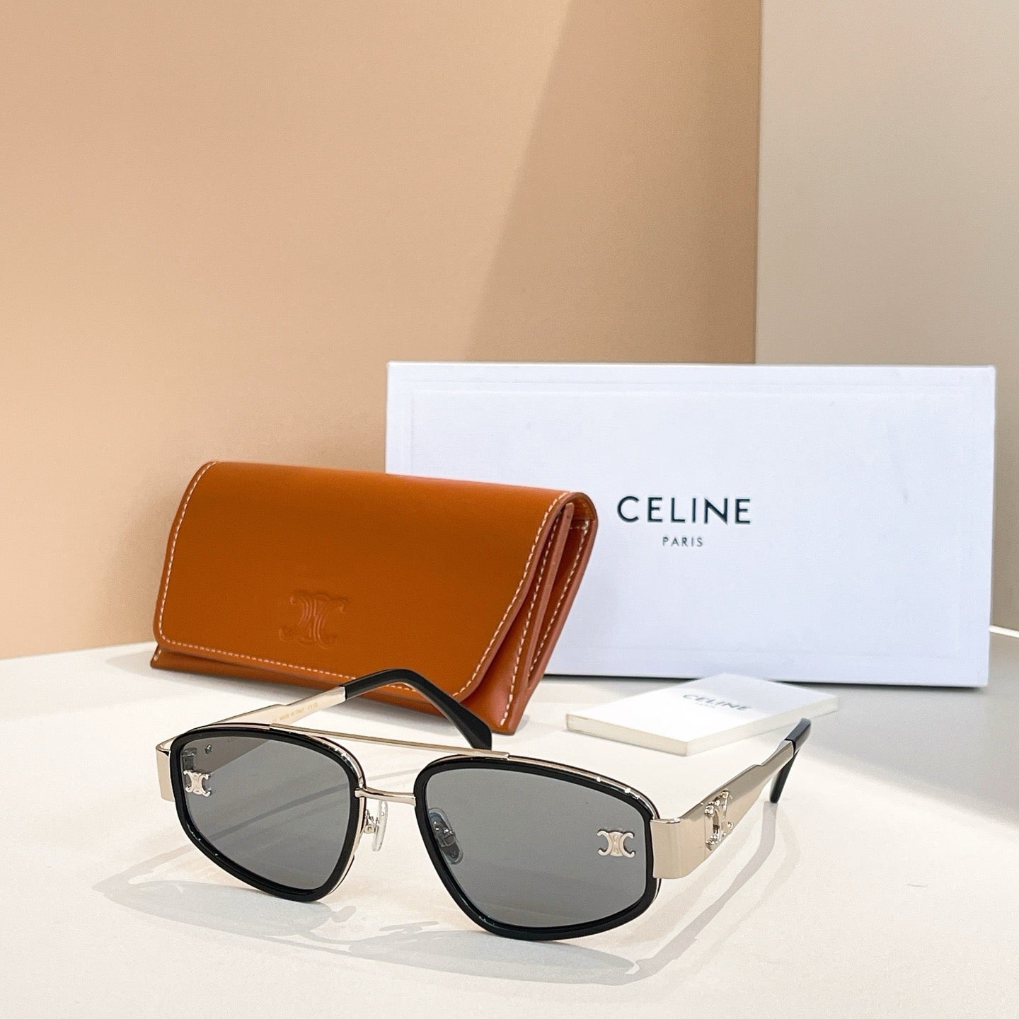 Mehrfarbige Sonnenbrille
