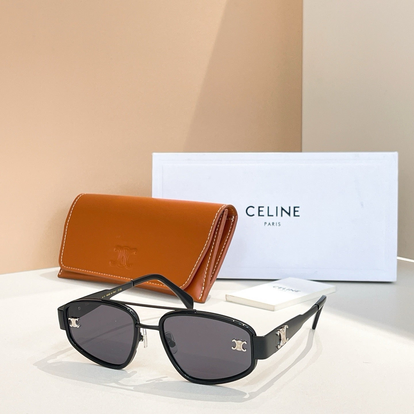 Mehrfarbige Sonnenbrille