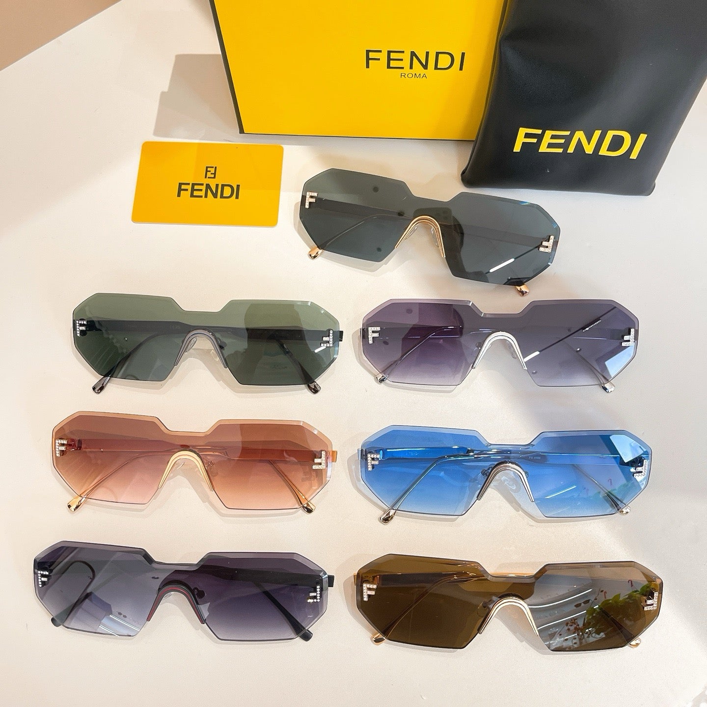 Mehrfarbige Sonnenbrille