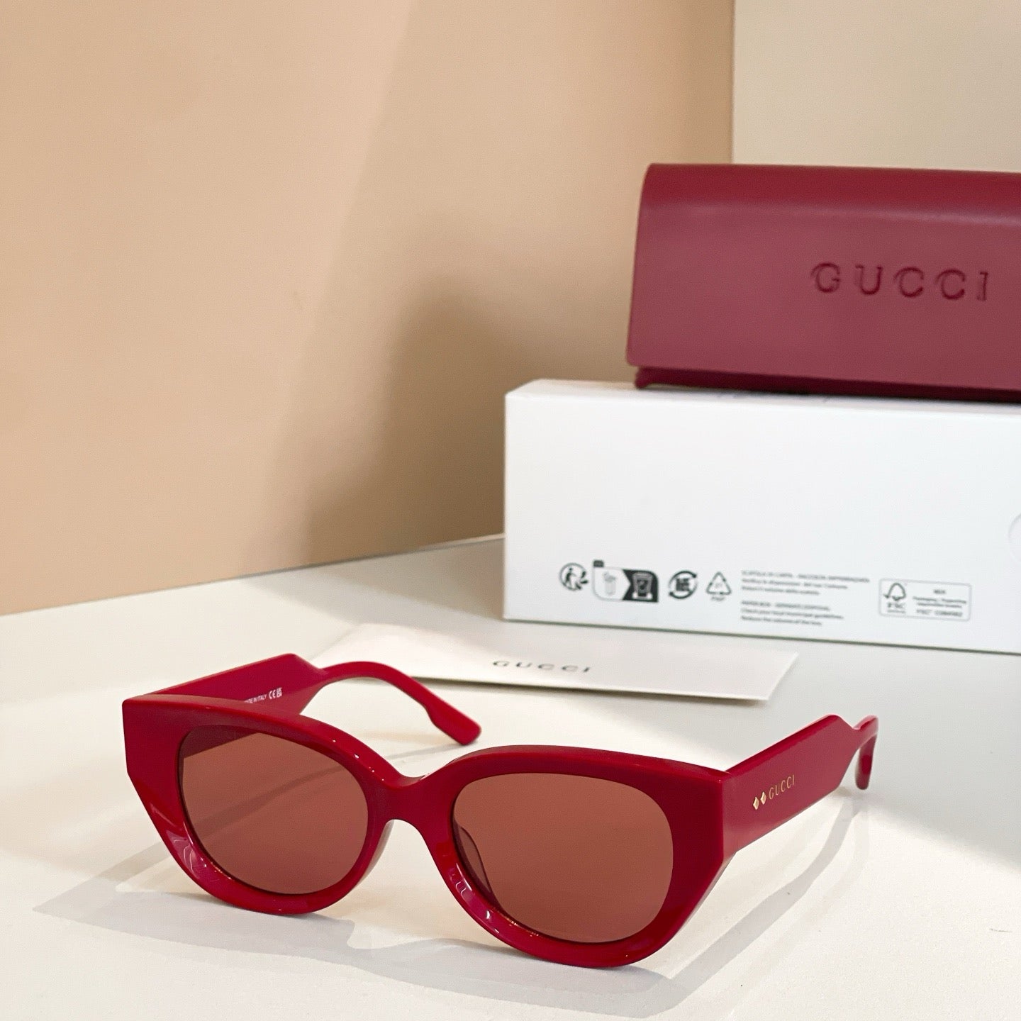 Mehrfarbige Sonnenbrille