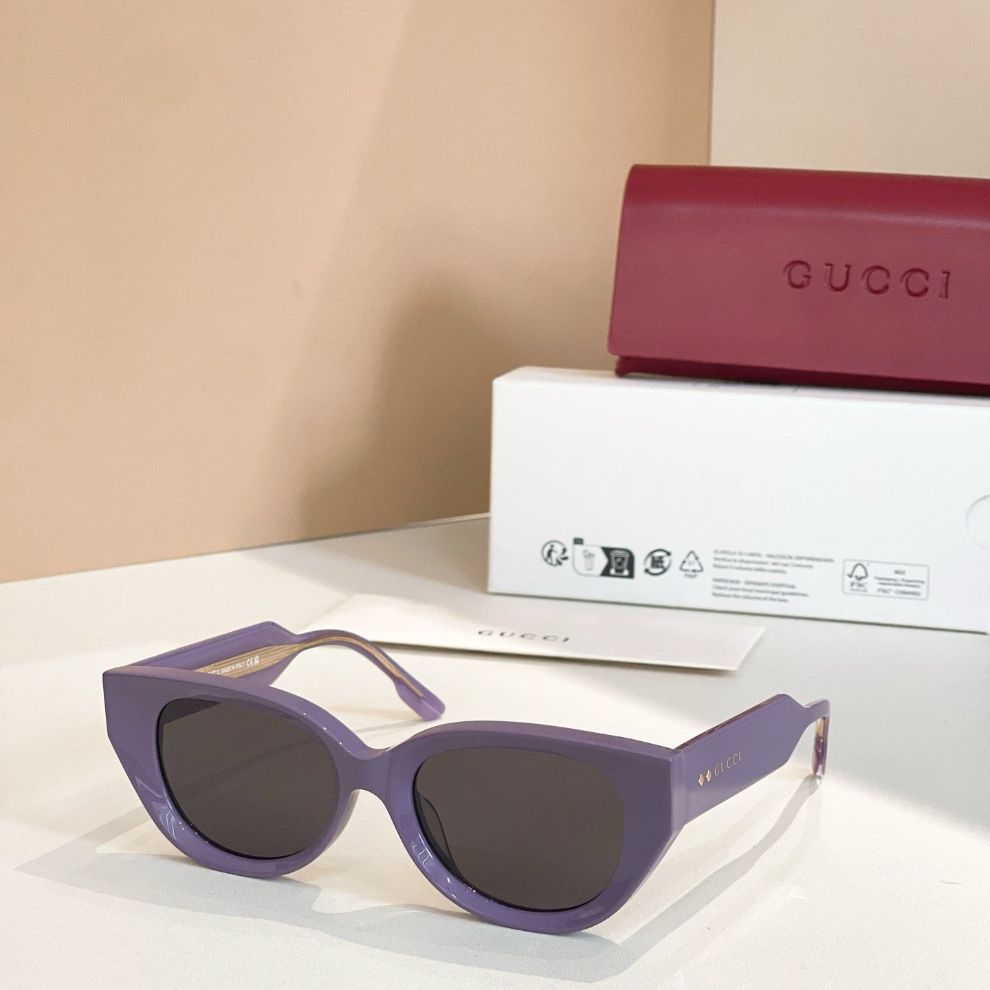 Mehrfarbige Sonnenbrille