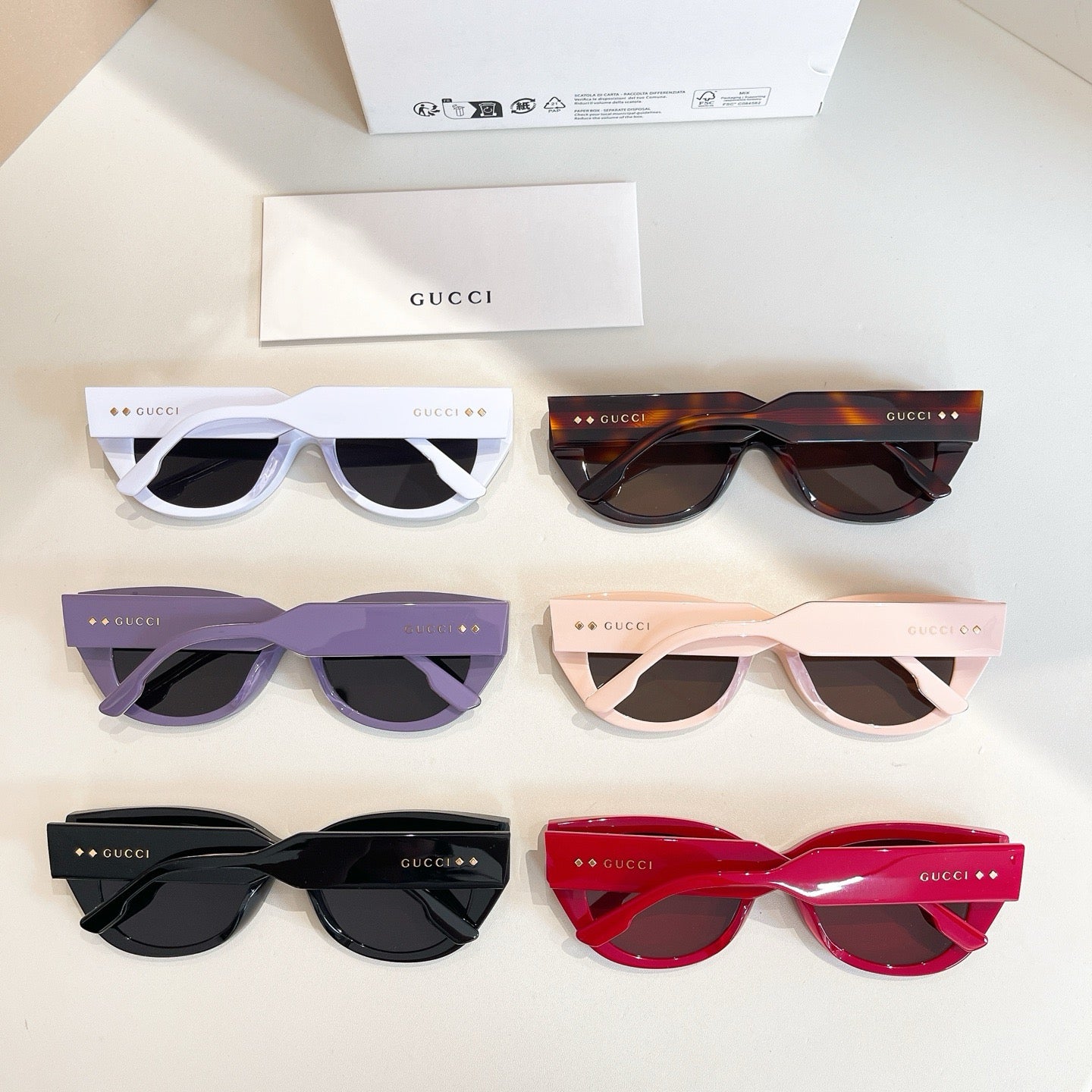 Mehrfarbige Sonnenbrille