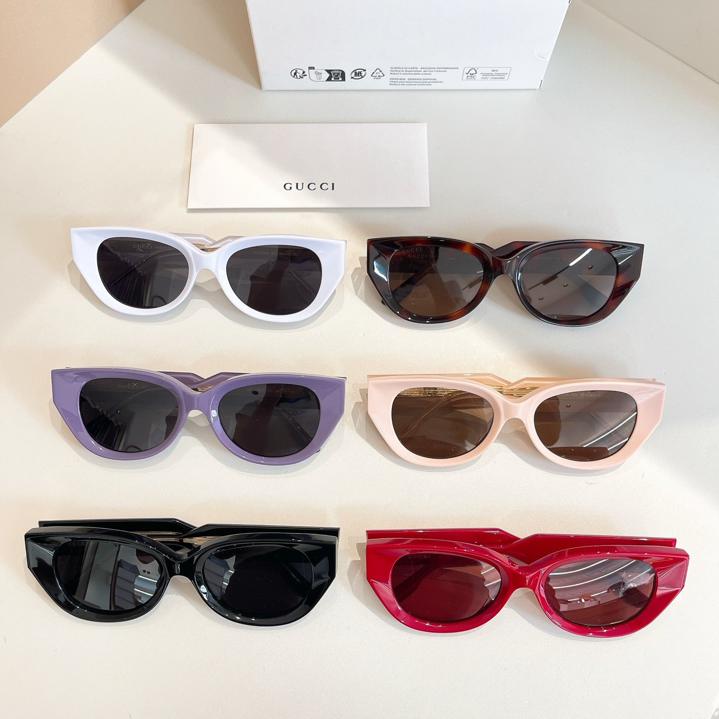 Mehrfarbige Sonnenbrille