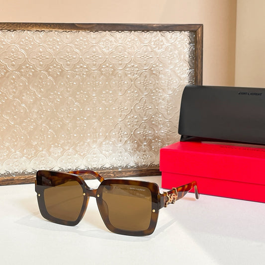 Mehrfarbige Sonnenbrille