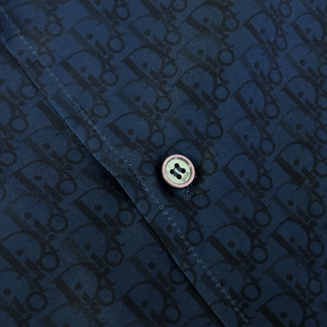 Camisa azul oscuro