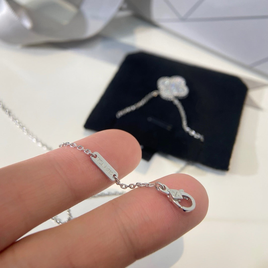 Silberne Kette