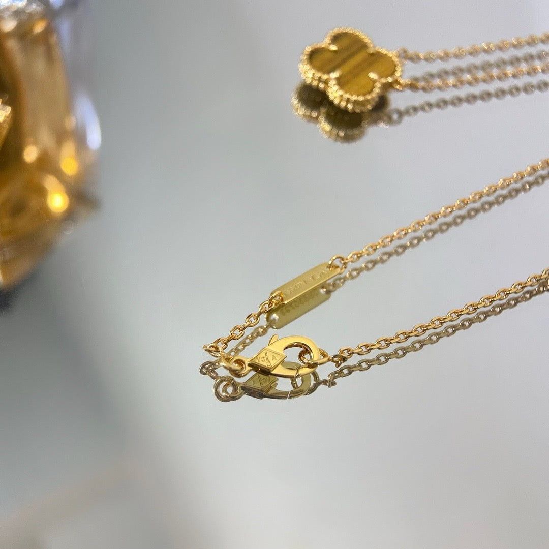 Goldene Halskette