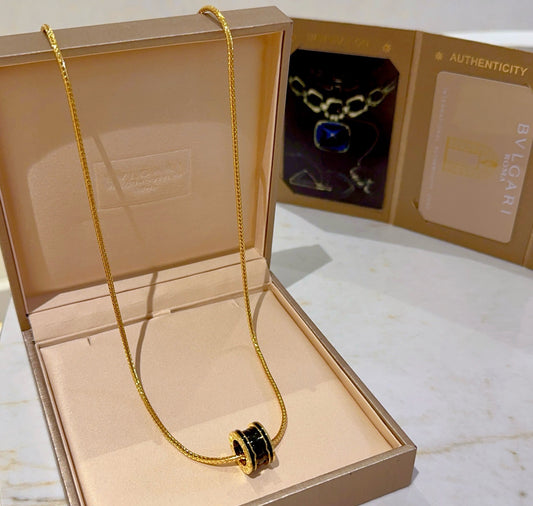 Gold-Schwarze Halskette