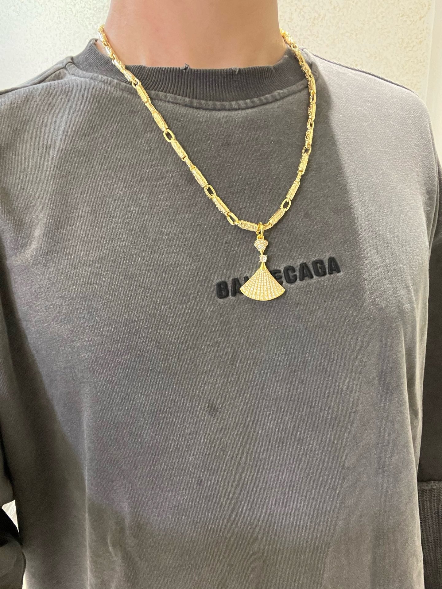 Goldenes Halsband