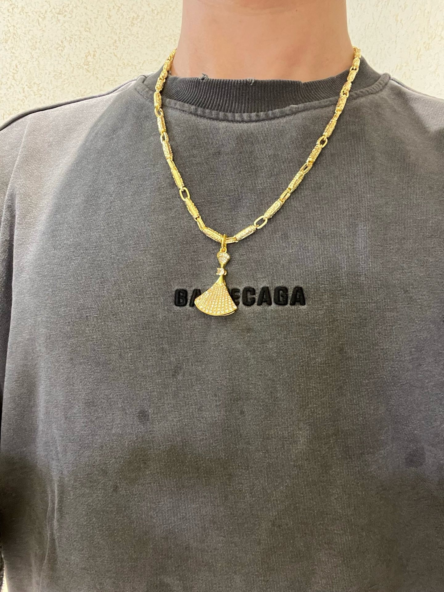 Goldenes Halsband