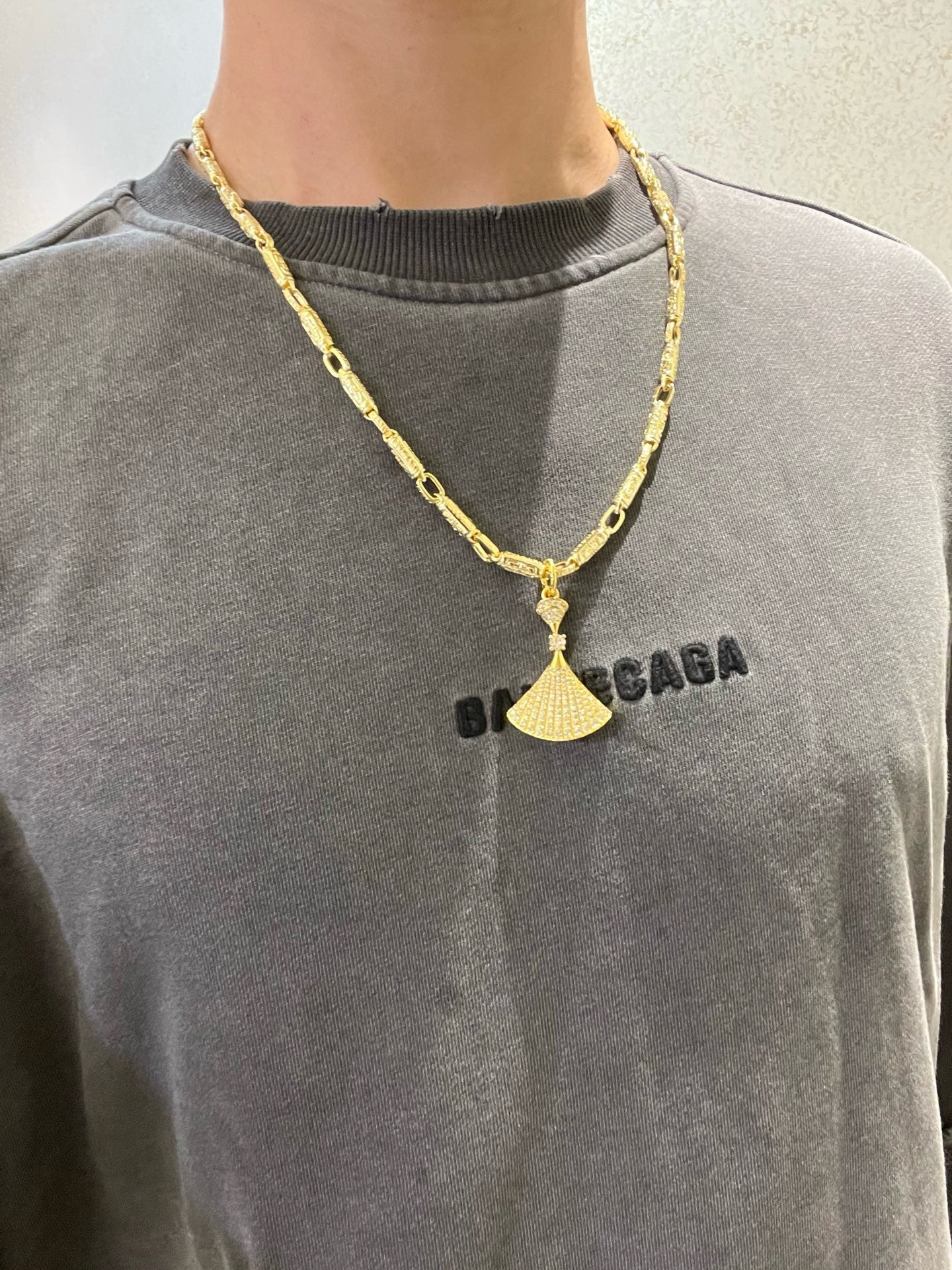 Goldenes Halsband