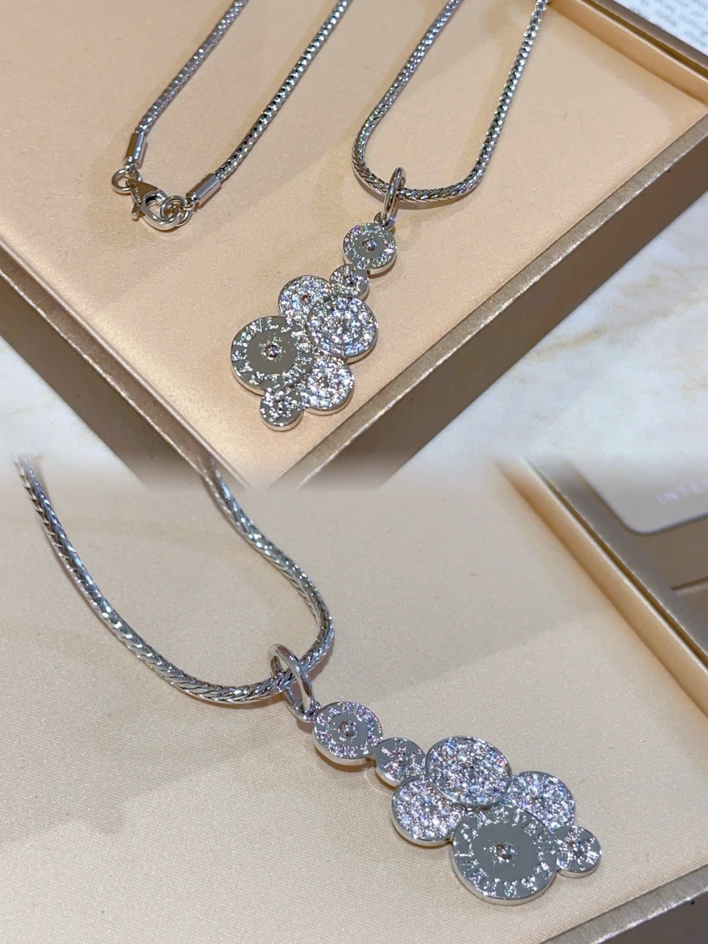 Silberne Kette