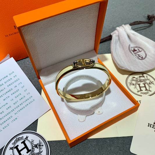 Goldenes Armband