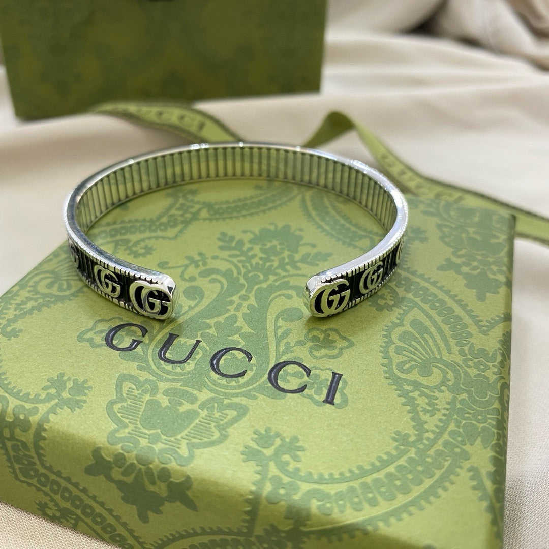 Pulsera de plata negra
