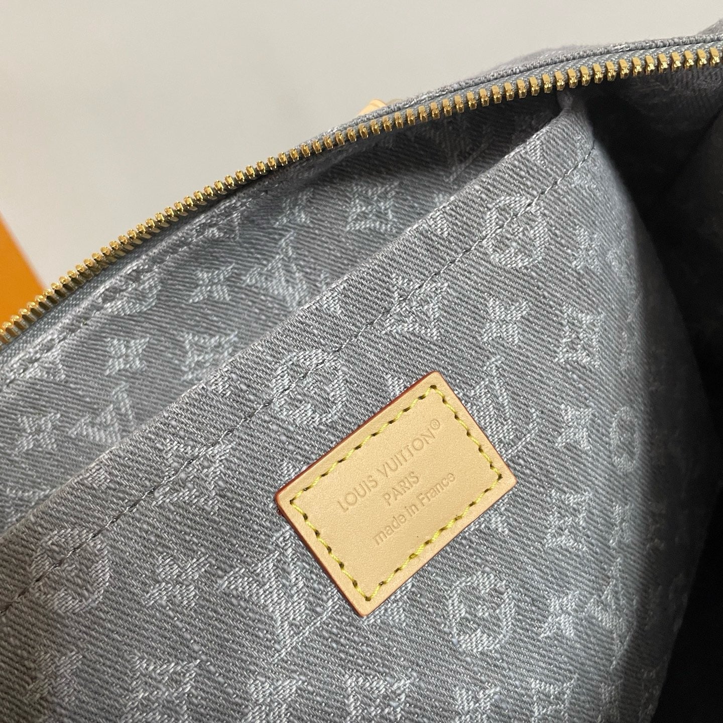 Bolsa gris