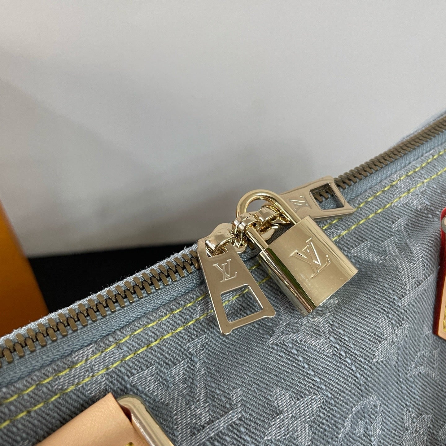 Bolsa gris