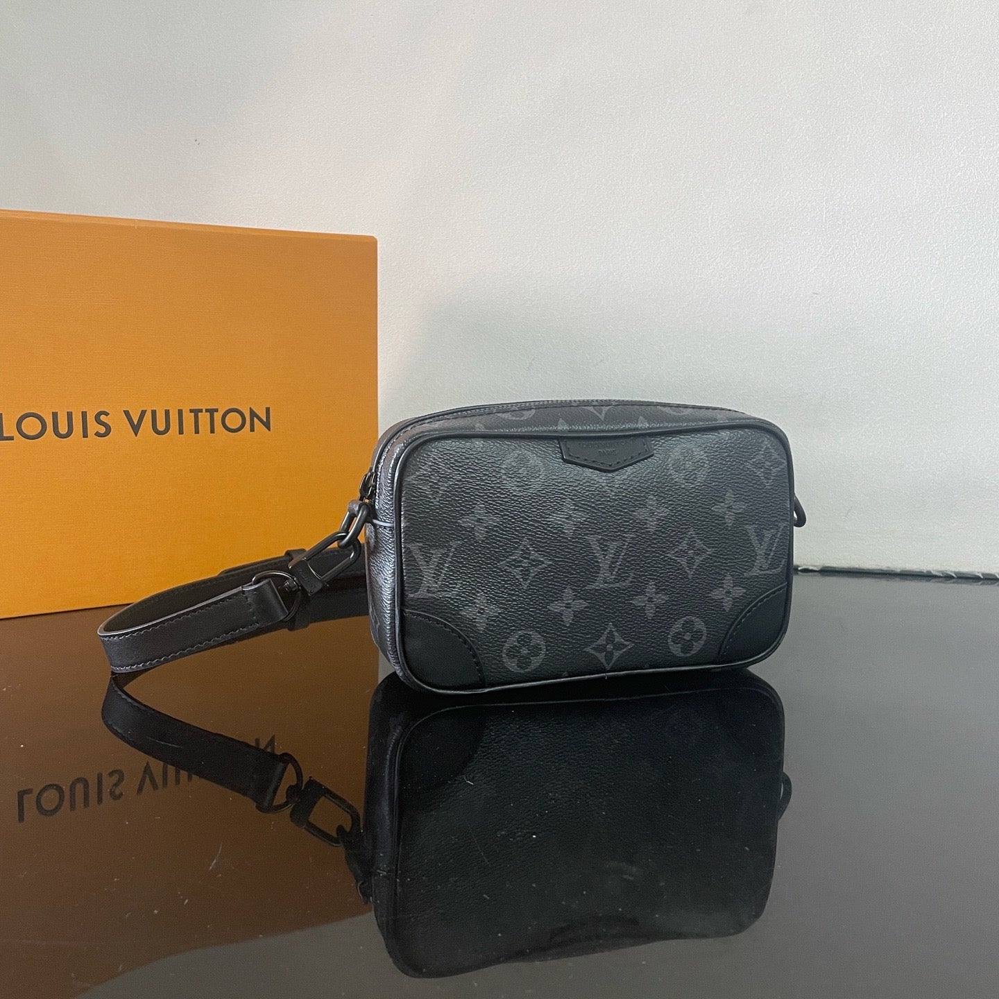 Dunkelgraue Tasche
