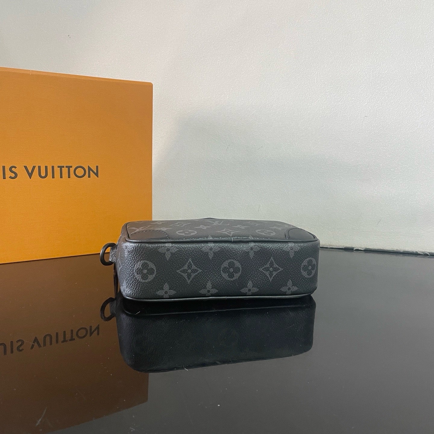Dunkelgraue Tasche