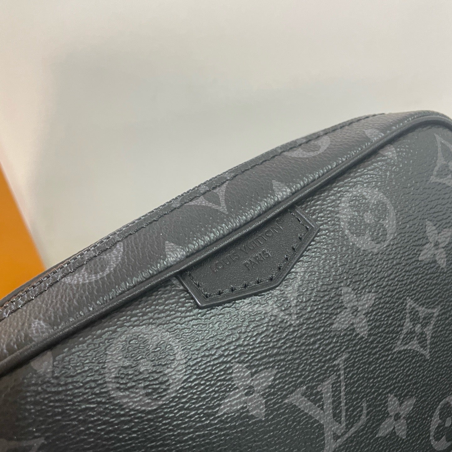 Dunkelgraue Tasche