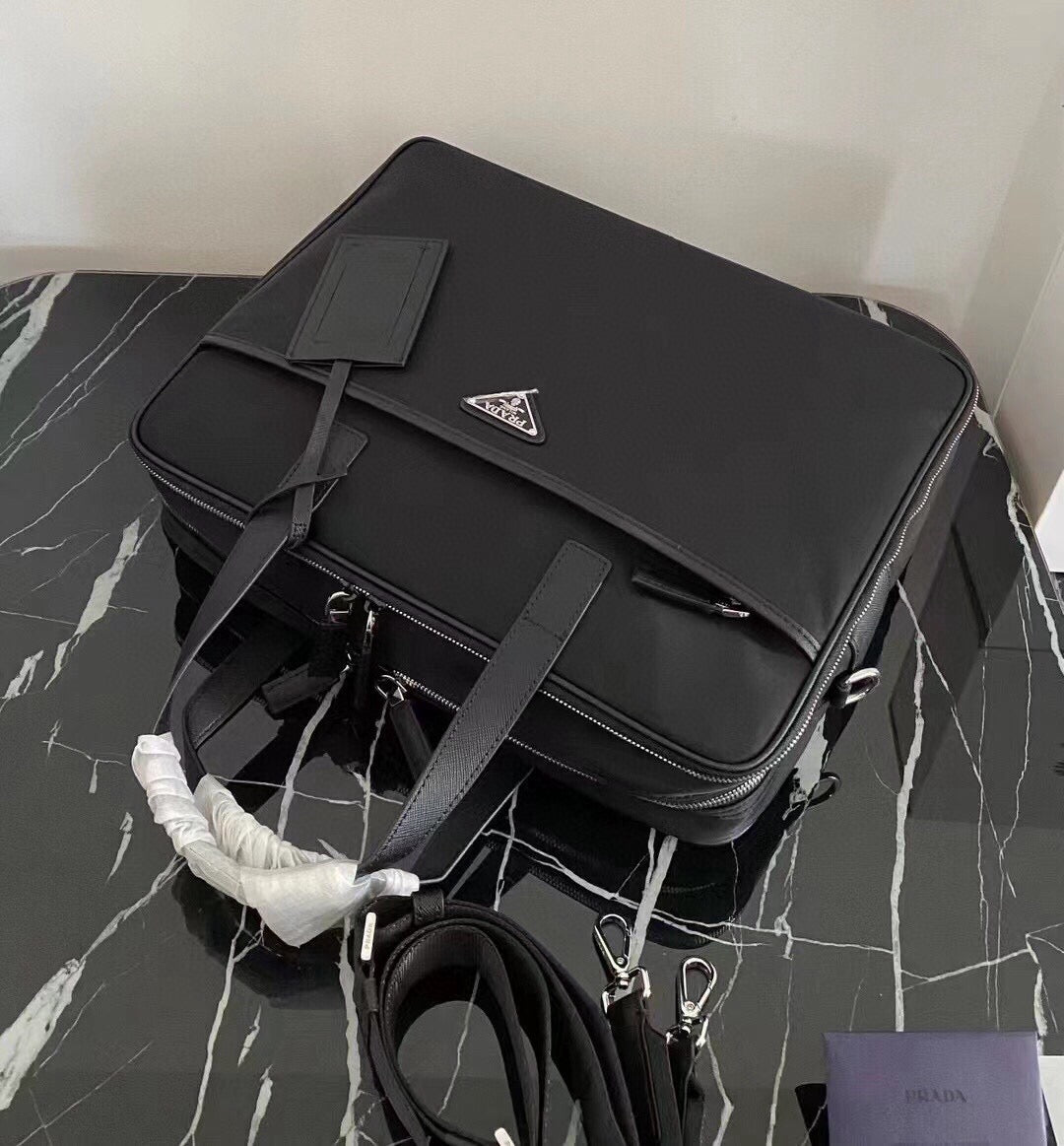 Schwarze Tasche