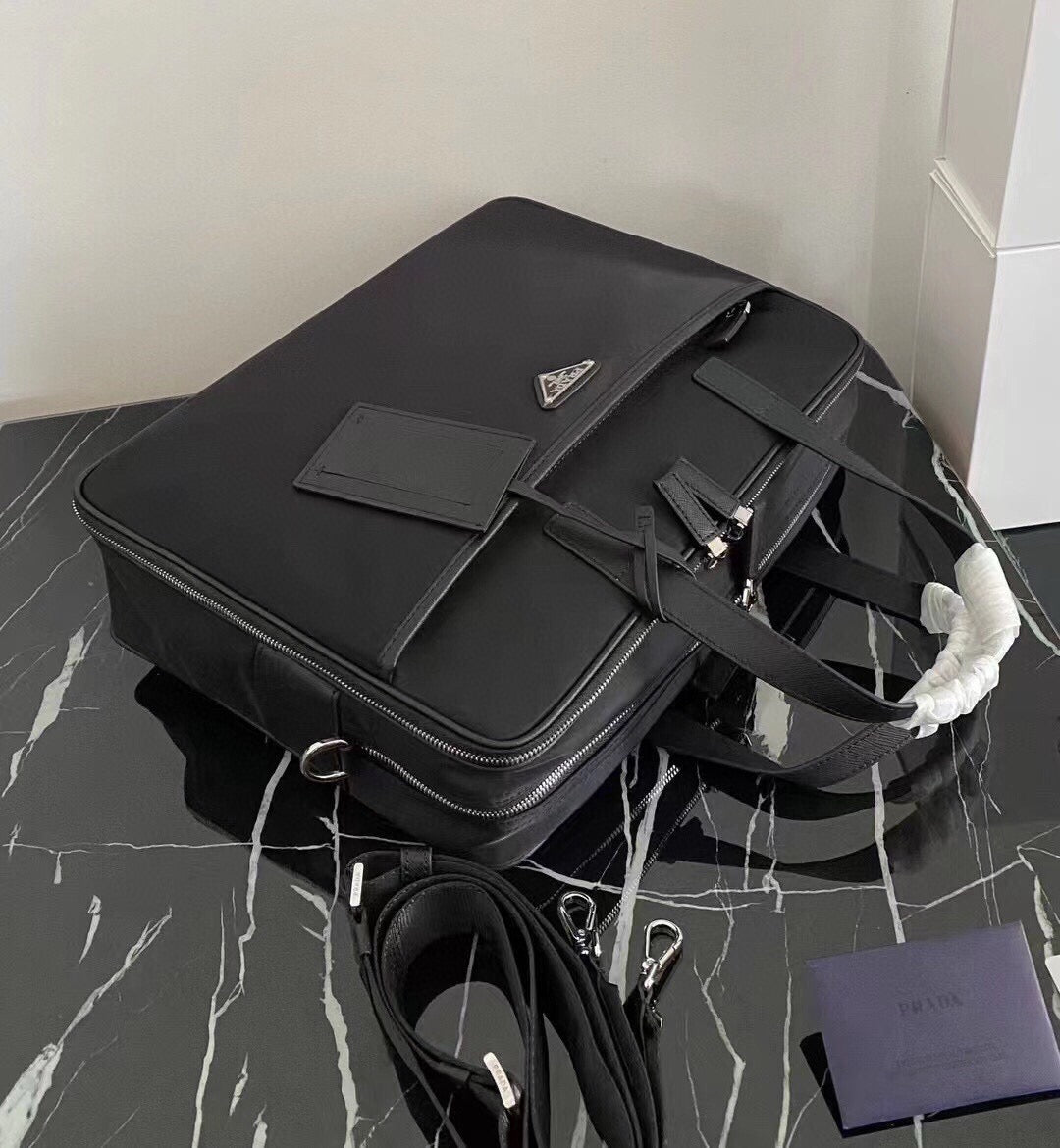 Schwarze Tasche