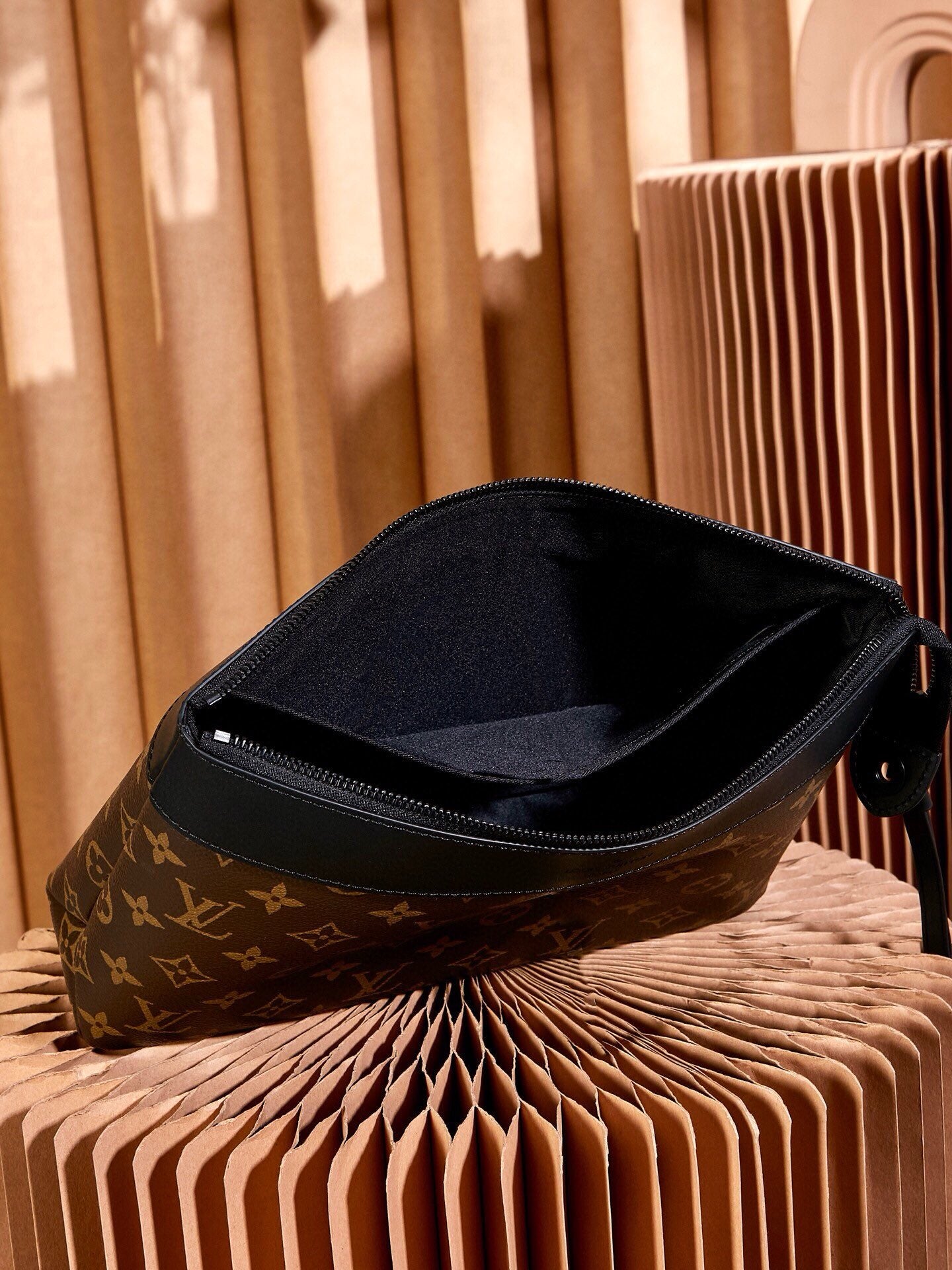 Bolsa negra y marrón