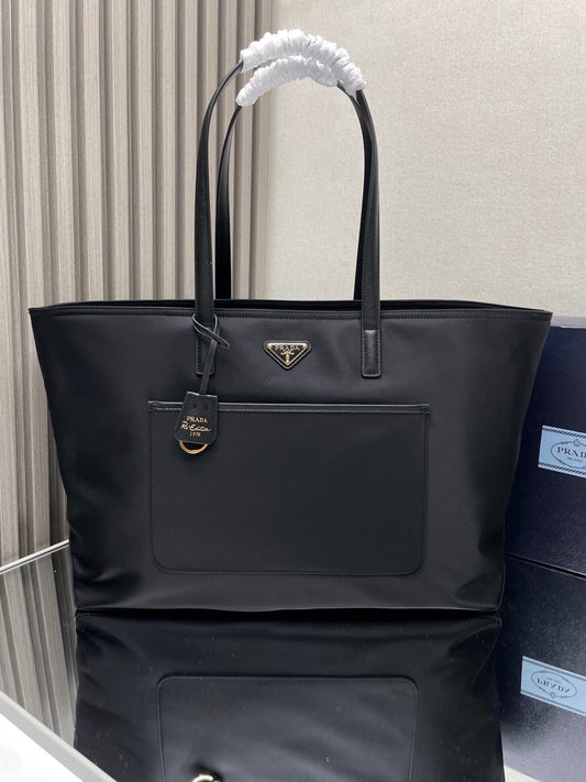 Schwarze Tasche