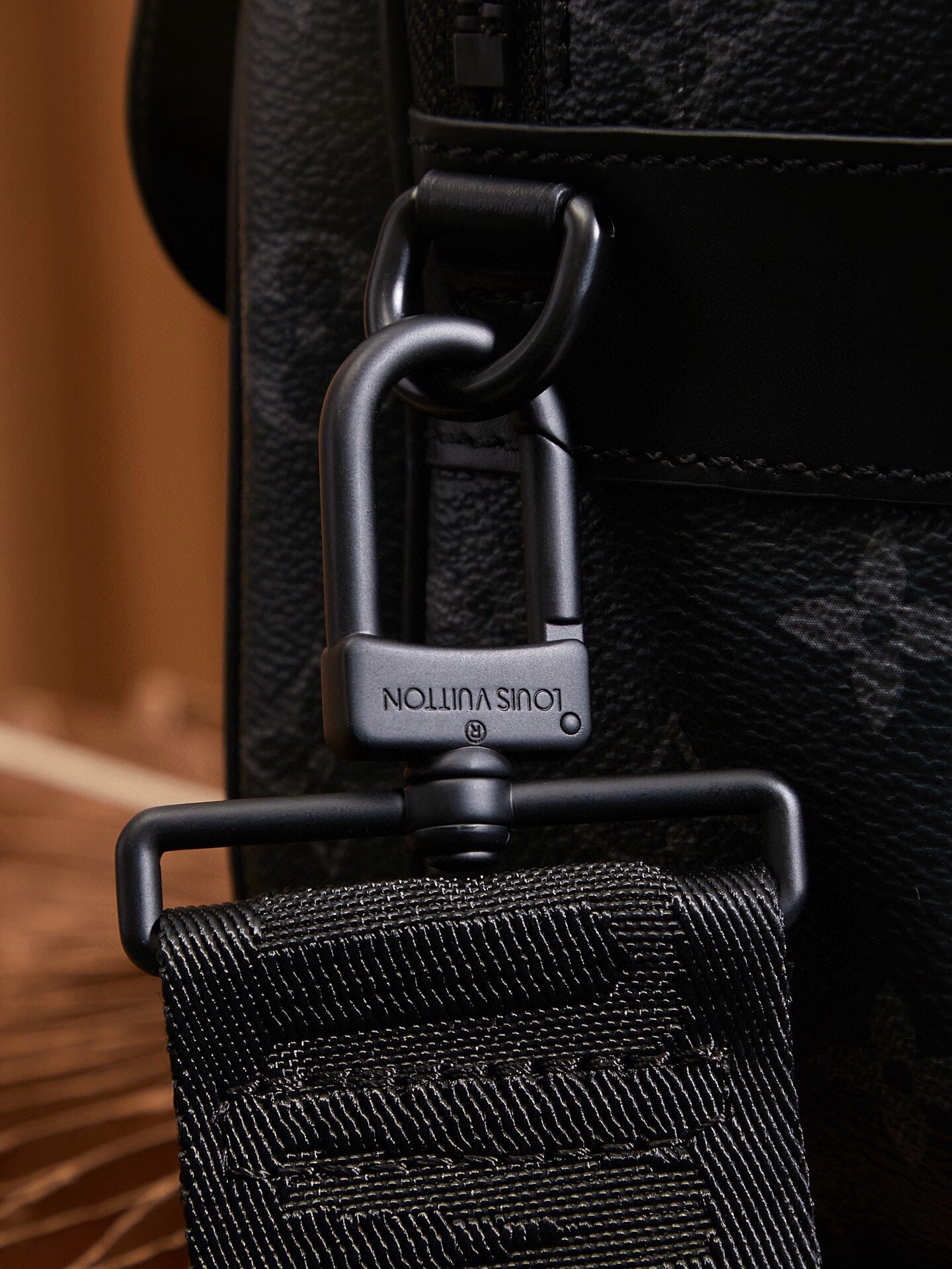 Bolsa negra y marrón