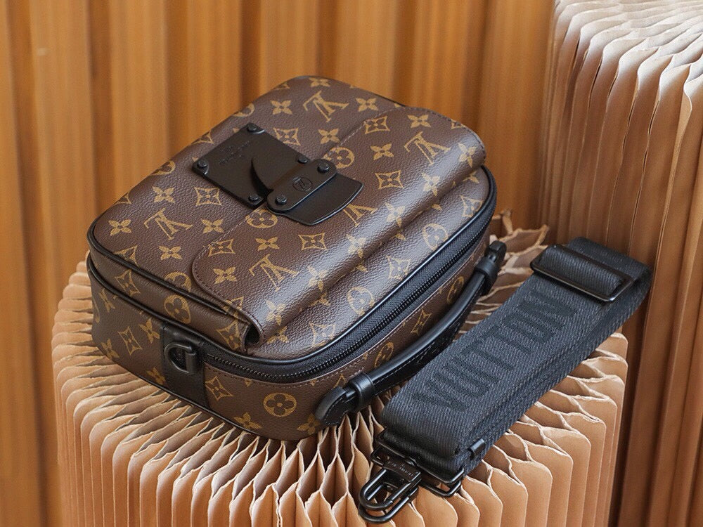 Bolsa negra y marrón