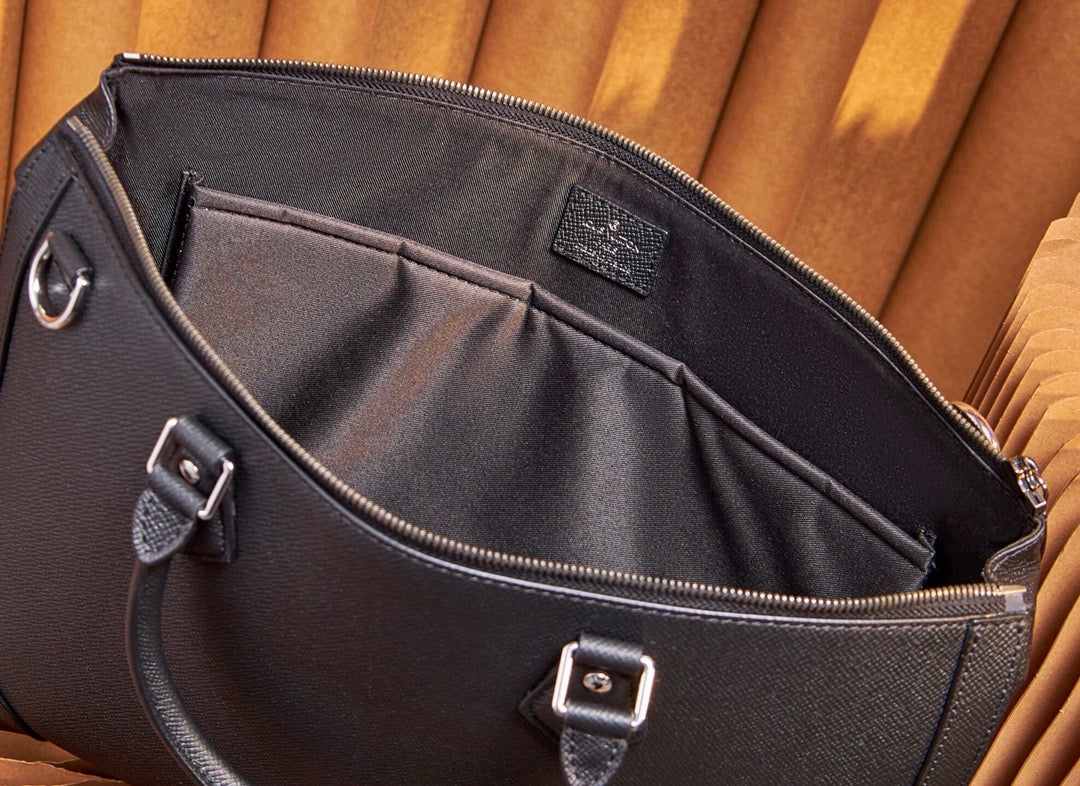 Bolsa rojiza