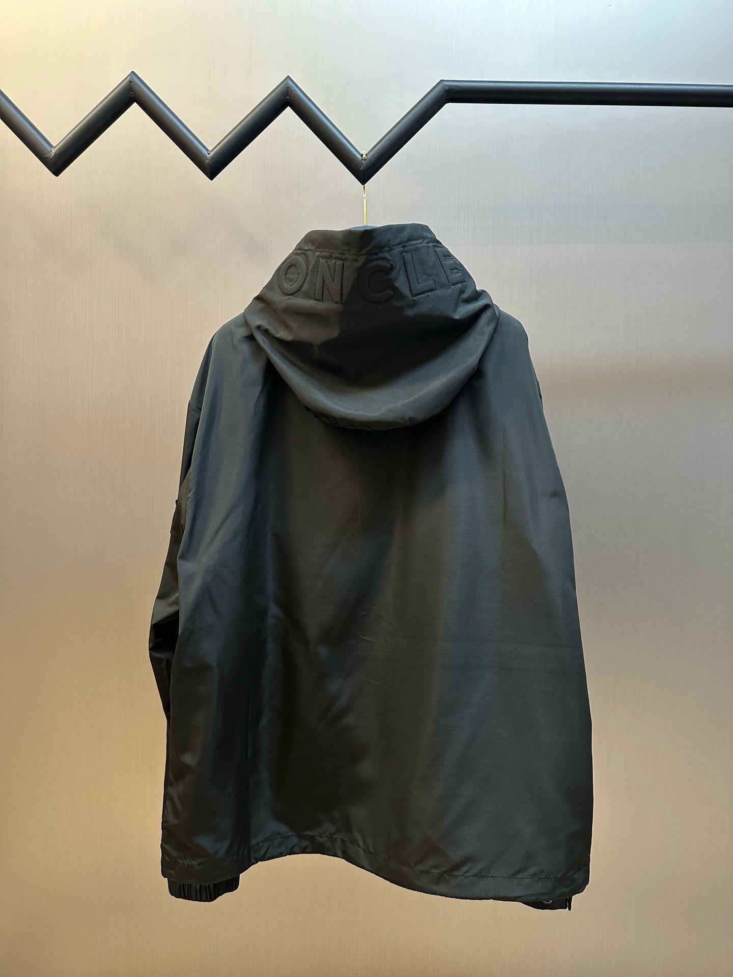 سترة سوداء