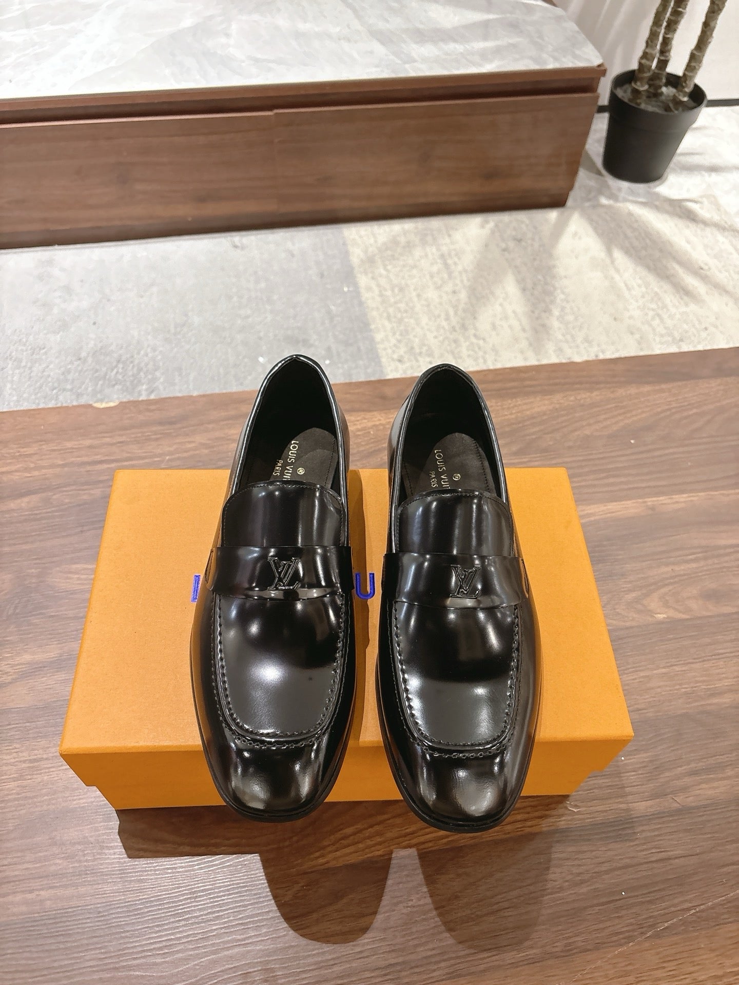 Black Shoes
