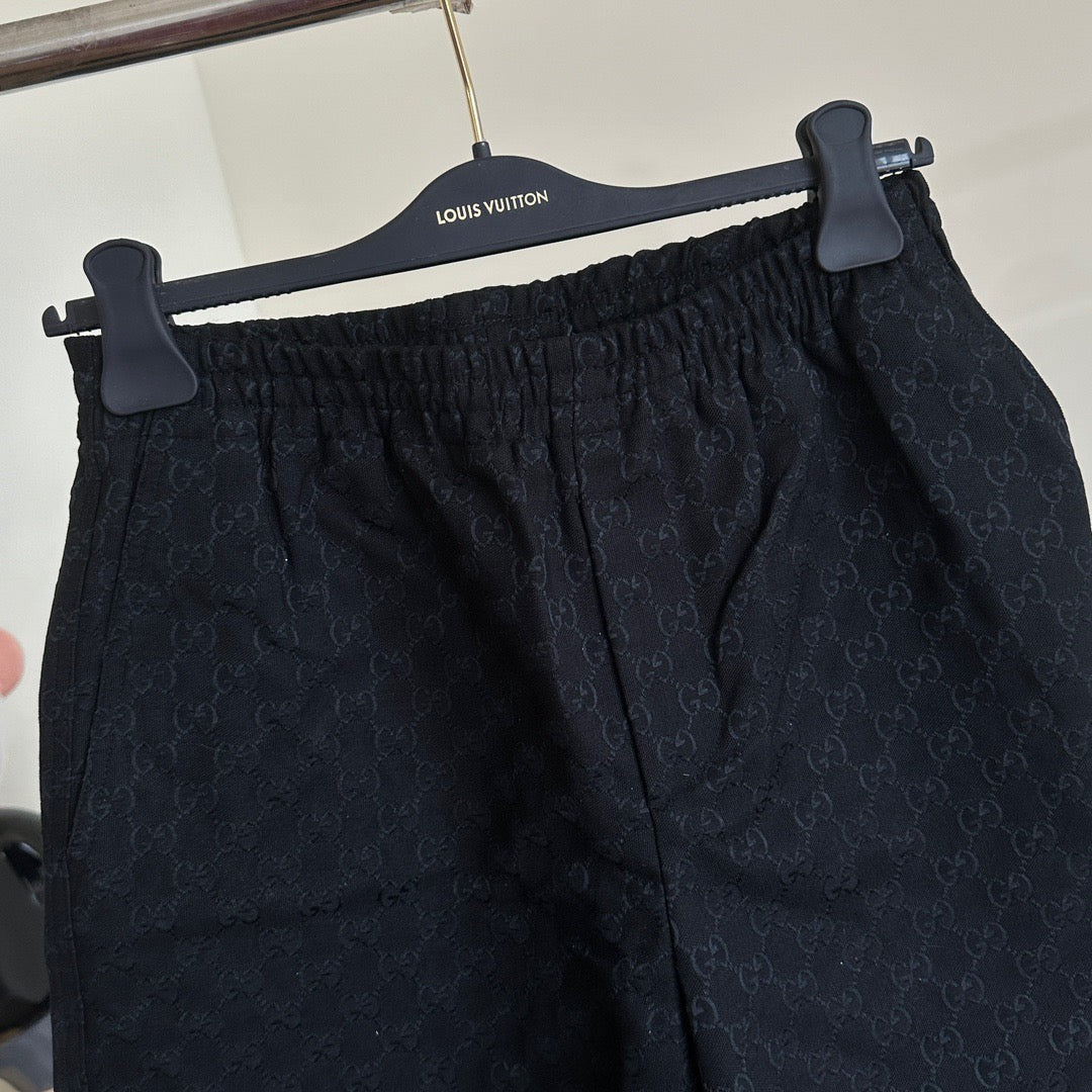 Pantalón corto negro y caqui