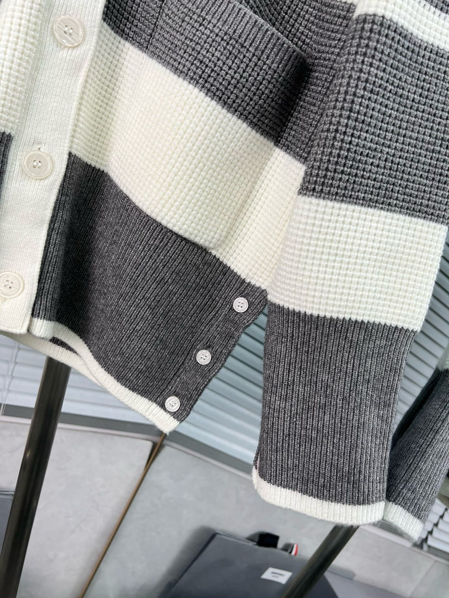 Grauweiße Jacke