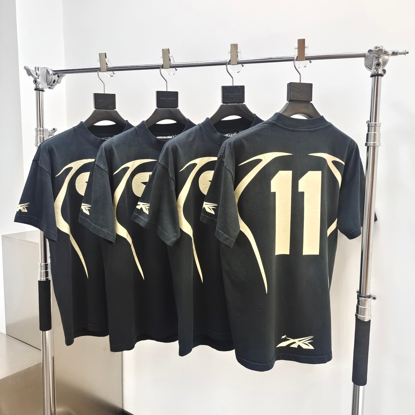Camiseta negra oscura