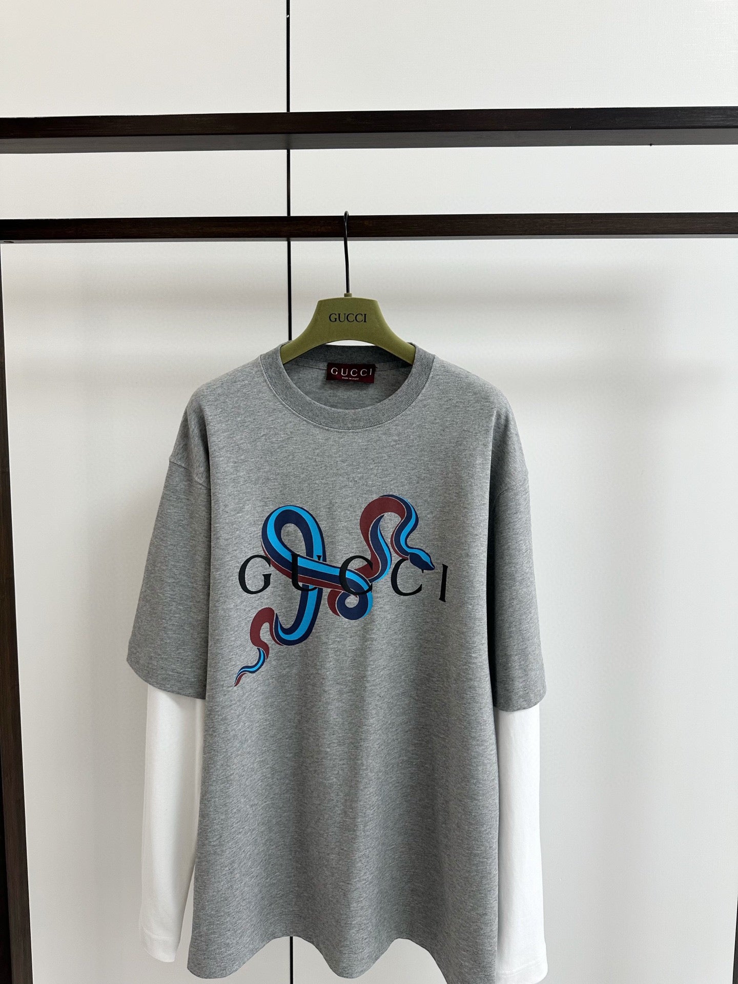 Graues T-Shirt