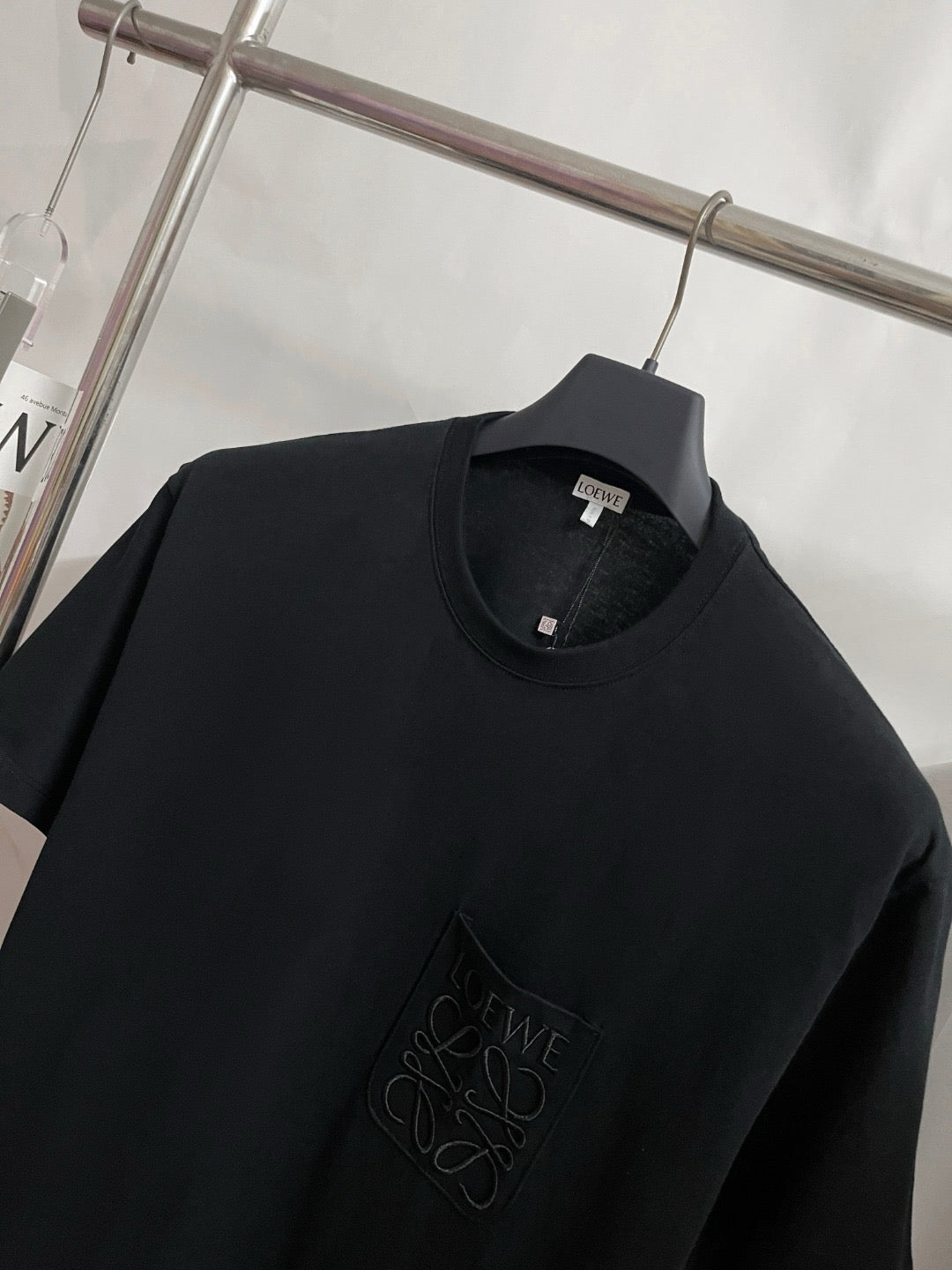 Camiseta blanca, negra y verde