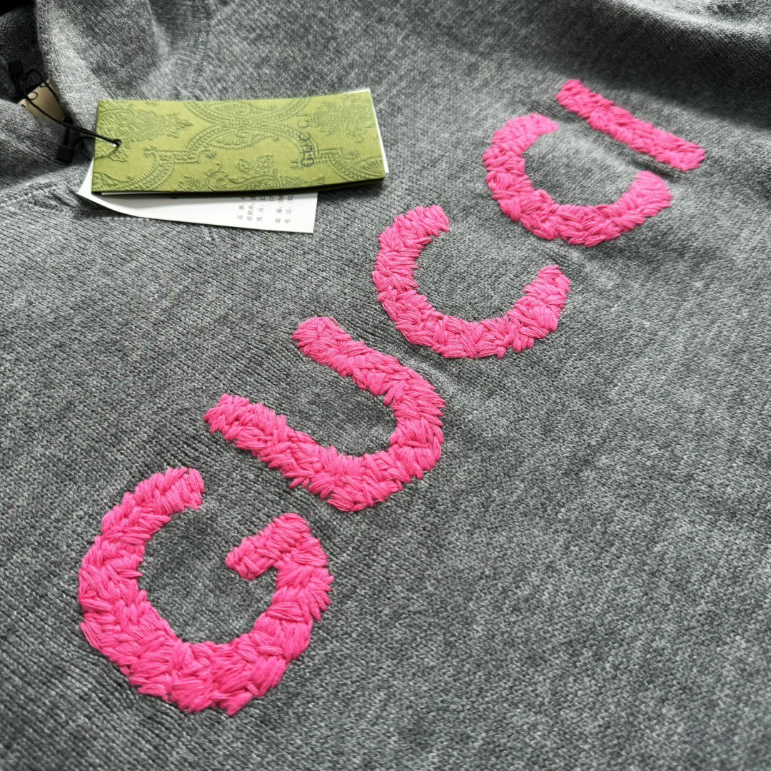 Grauer Hoodie